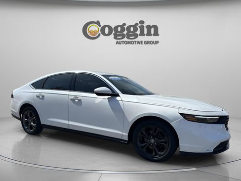 Certified 2023 Honda Accord EX image 9