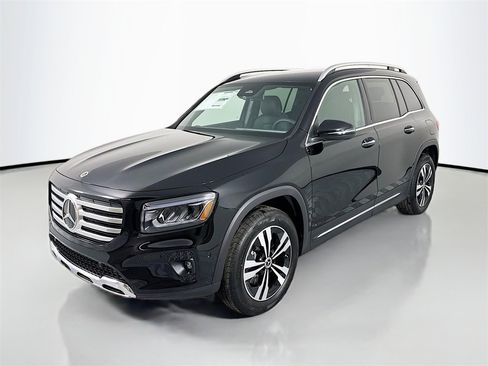 Used 2025 Mercedes-Benz GLB 250 4MATIC image 1
