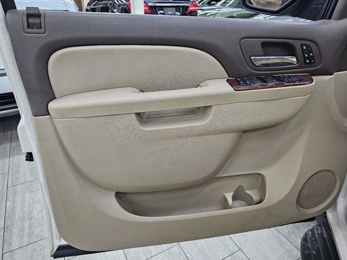 Used 2013 Chevrolet Suburban LTZ RWD image 36