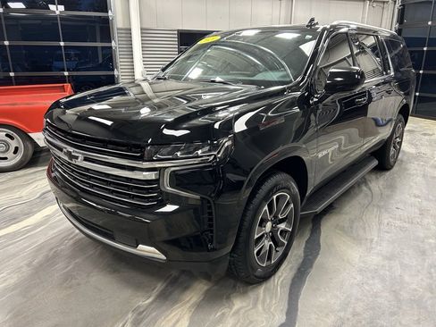 Used 2021 Chevrolet Suburban LT w/ Rear Media and Nav Package image 4