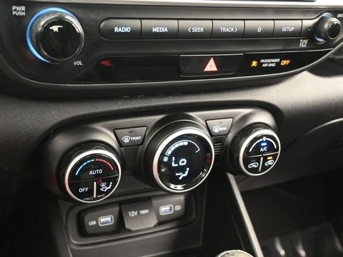 Used 2022 Hyundai Venue SEL FWD image 19
