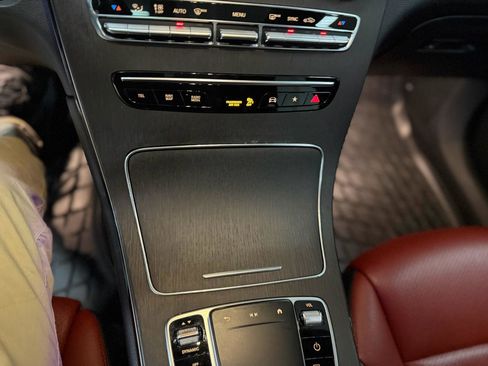 Used 2021 Mercedes-Benz GLC 300 4MATIC image 28