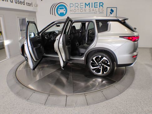 Used 2023 Mitsubishi Outlander SE image 5