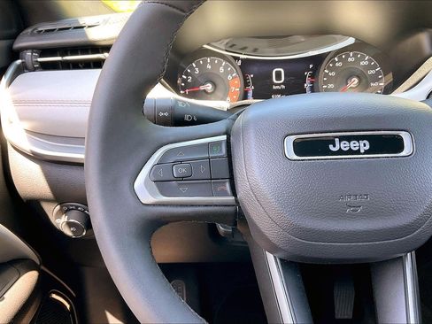 Certified 2025 Jeep Compass Limited AWD/4WD image 15