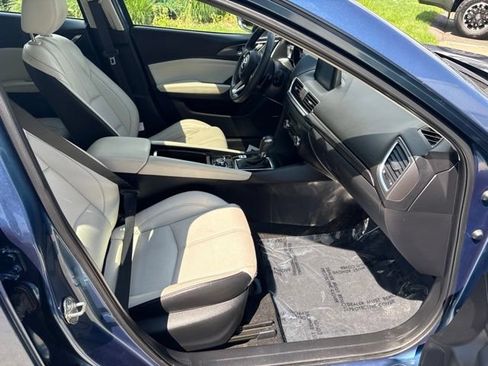 Used 2018 MAZDA MAZDA3 Grand Touring w/ Premium Equipment Package FWD image 33