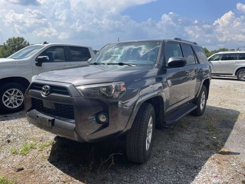 Used 2020 Toyota 4Runner SR5 AWD/4WD image 3