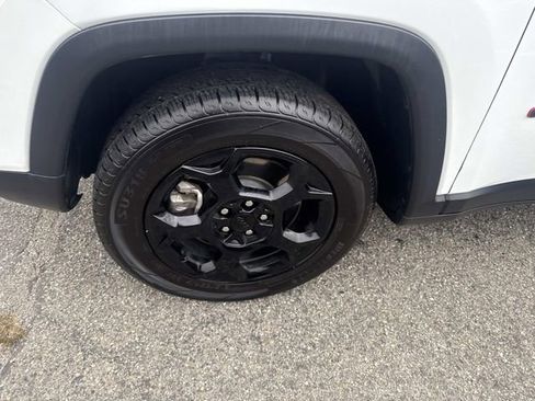 Used 2024 Jeep Compass Trailhawk image 13