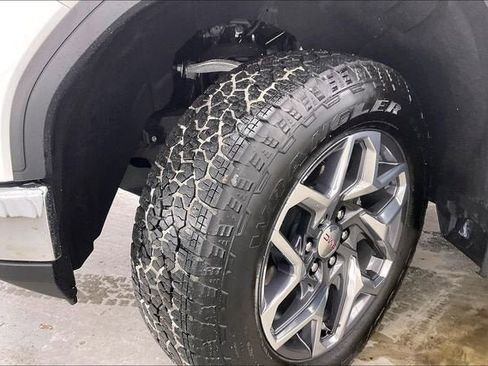 Used 2025 GMC Sierra 1500 SLT w/ SLT Premium Plus Package image 34