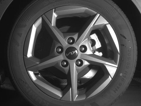 Used 2025 Kia K4 LXS image 13