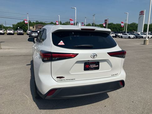 Used 2023 Toyota Highlander XLE AWD/4WD image 6