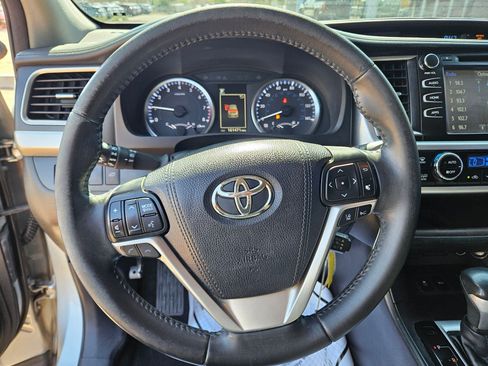 Used 2017 Toyota Highlander Plus w/ Protection Package #3 FWD image 14
