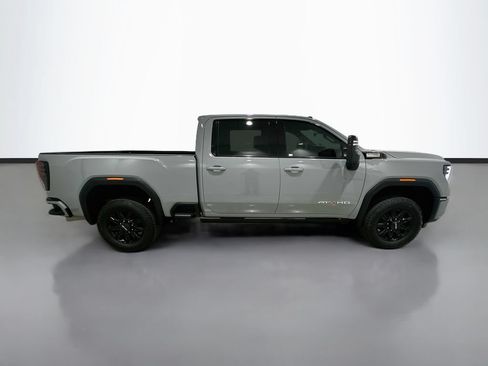 Used 2024 GMC Sierra 2500 AT4 w/ AT4 Premium Plus Package AWD/4WD image 8