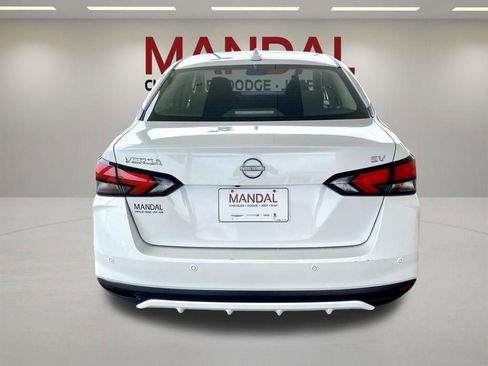 Used 2024 Nissan Versa SV w/ Trunk Package FWD image 7
