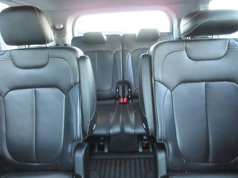 Used 2022 Jeep Grand Cherokee L Limited AWD/4WD image 21