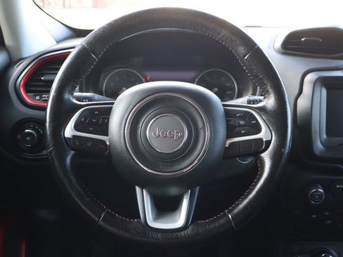 Used 2018 Jeep Renegade Trailhawk w/ Cold Weather Group II AWD/4WD image 18