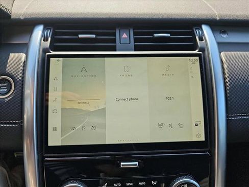 New 2024 Land Rover Discovery Dynamic SE image 12