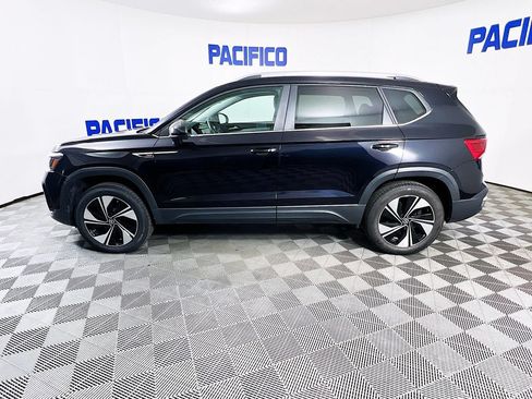 Used 2024 Volkswagen Taos SE w/ Panoramic Sunroof Package AWD/4WD image 5
