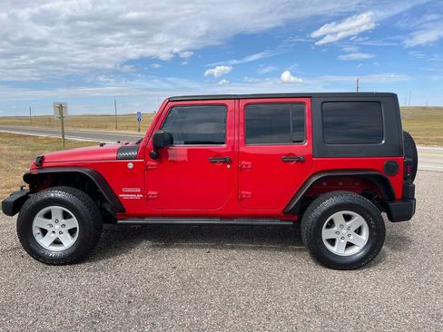 Used 2010 Jeep Wrangler Unlimited Sport image 2