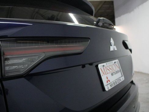 New 2025 Mitsubishi Outlander SE image 4