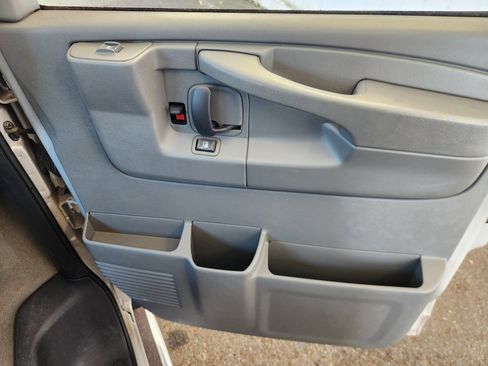 Used 2005 Chevrolet Express 3500 3500 w/ LS Preferred Equipment Group image 11