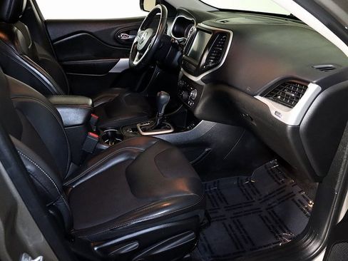 Used 2018 Jeep Cherokee Latitude Plus w/ Cold Weather Group image 33