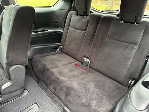 Used 2014 Nissan Pathfinder S image 16