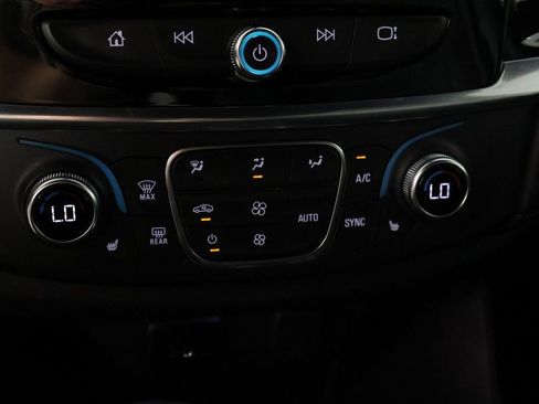 Used 2023 Chevrolet Traverse LT FWD image 47