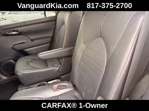 Used 2021 Toyota Highlander XLE FWD image 24