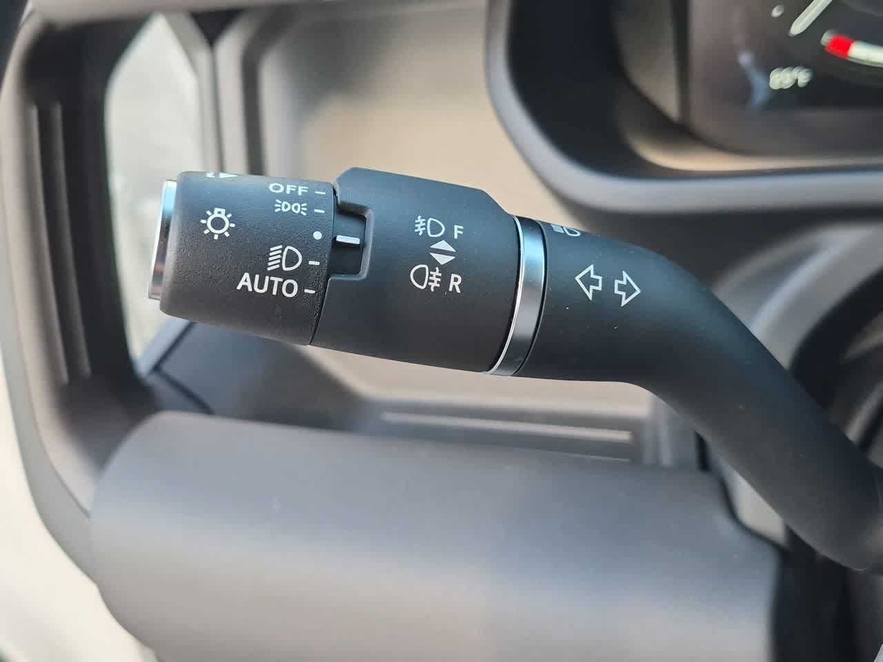 New 2026 Land Rover Defender 110 X-Dynamic SE AWD/4WD image 27