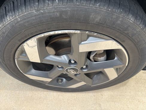 Certified 2024 Hyundai Venue SEL FWD image 3