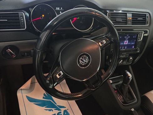 Used 2016 Volkswagen Jetta Sport image 9