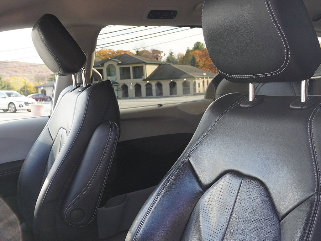 Used 2022 Chrysler Pacifica Touring-L FWD image 25
