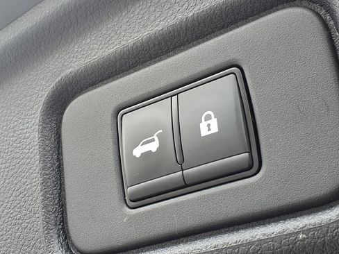 Used 2025 Nissan Pathfinder SV AWD/4WD image 25