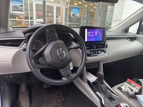 Used 2023 Toyota Corolla Cross L image 6