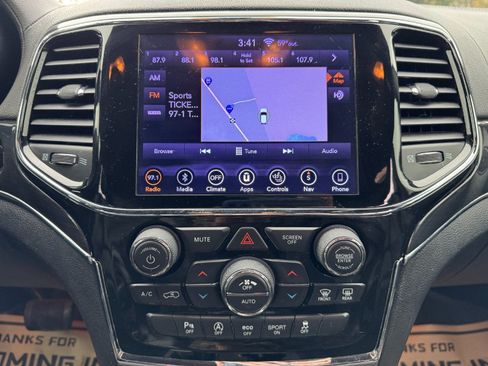 Used 2019 Jeep Grand Cherokee Overland AWD/4WD image 23
