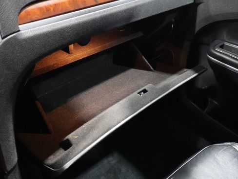 Used 2013 Chrysler 300 RWD image 34