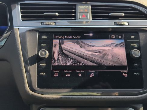 Used 2022 Volkswagen Tiguan SE R-Line image 49