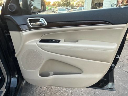 Used 2015 Jeep Grand Cherokee Limited image 27