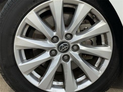 Used 2019 Toyota Camry LE image 9