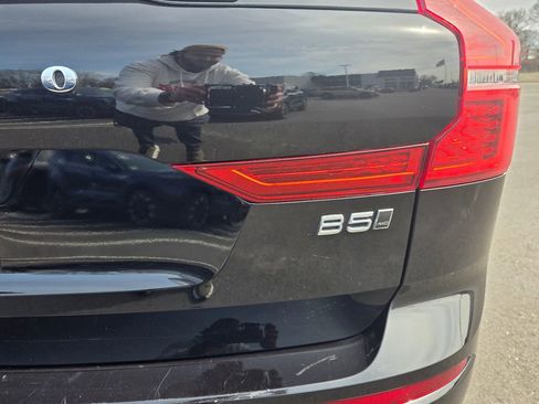 Used 2025 Volvo XC60 B5 Plus image 36