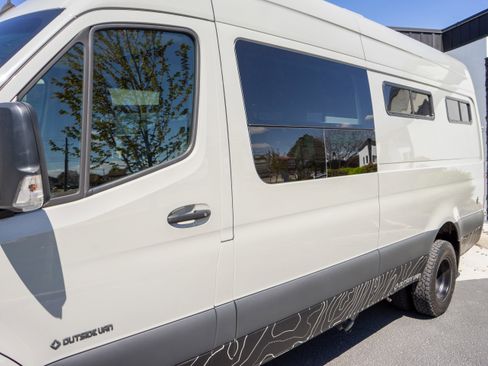 Used 2020 Mercedes-Benz Sprinter 3500 image 6