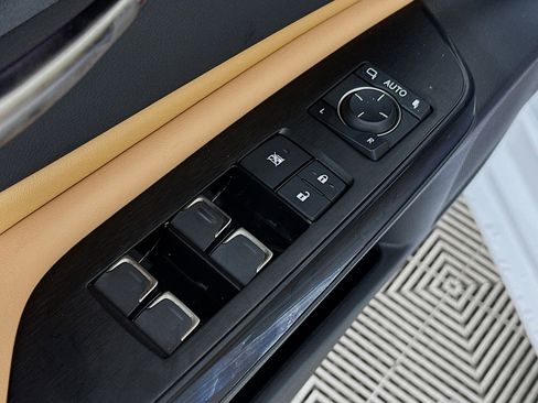 New 2025 Lexus ES 300h F Sport image 17