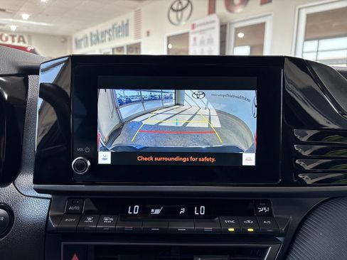 Used 2025 Toyota Camry SE w/ Convenience Package FWD image 18