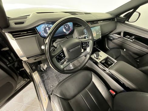 Certified 2025 Land Rover Range Rover SE AWD/4WD image 15