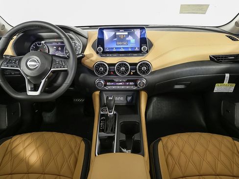 Used 2025 Nissan Sentra SV w/ SV Premium Package image 13