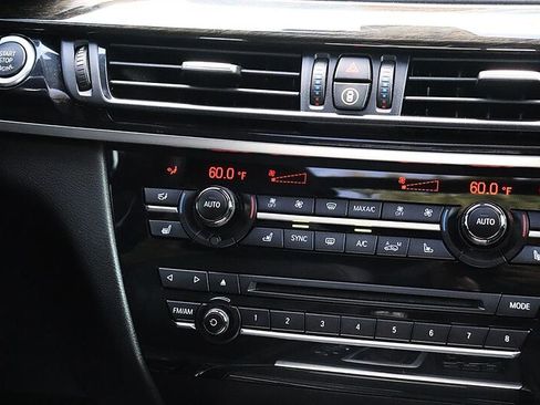 Used 2015 BMW X5 xDrive50i AWD/4WD image 31