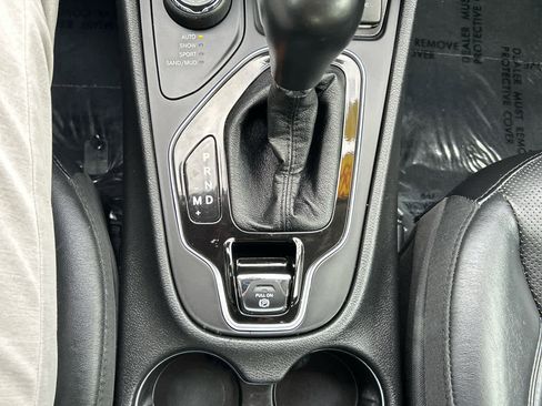 Used 2019 Jeep Cherokee Limited image 20