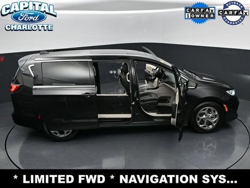 Used 2024 Chrysler Pacifica Limited FWD image 33