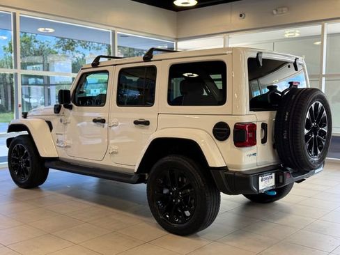 Used 2022 Jeep Wrangler Unlimited Sahara w/ Cold Weather Group AWD/4WD image 14
