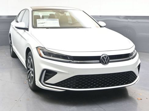 Used 2026 Volkswagen Jetta SE FWD image 8